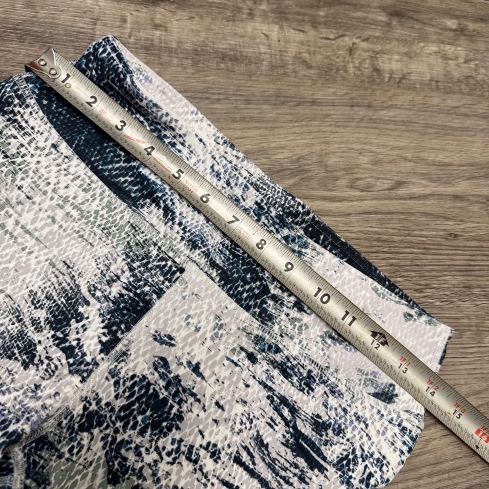 Fabletics Womens Blue White Snakeskin Fossil Powerhold Print Leggings Sz S - Picture 4 of 7